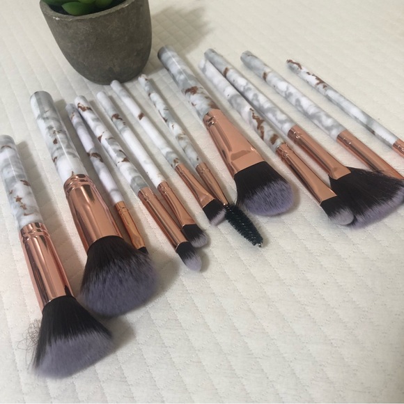 Brand New makeup brushes bundle 🤍 - Picture 6 of 8